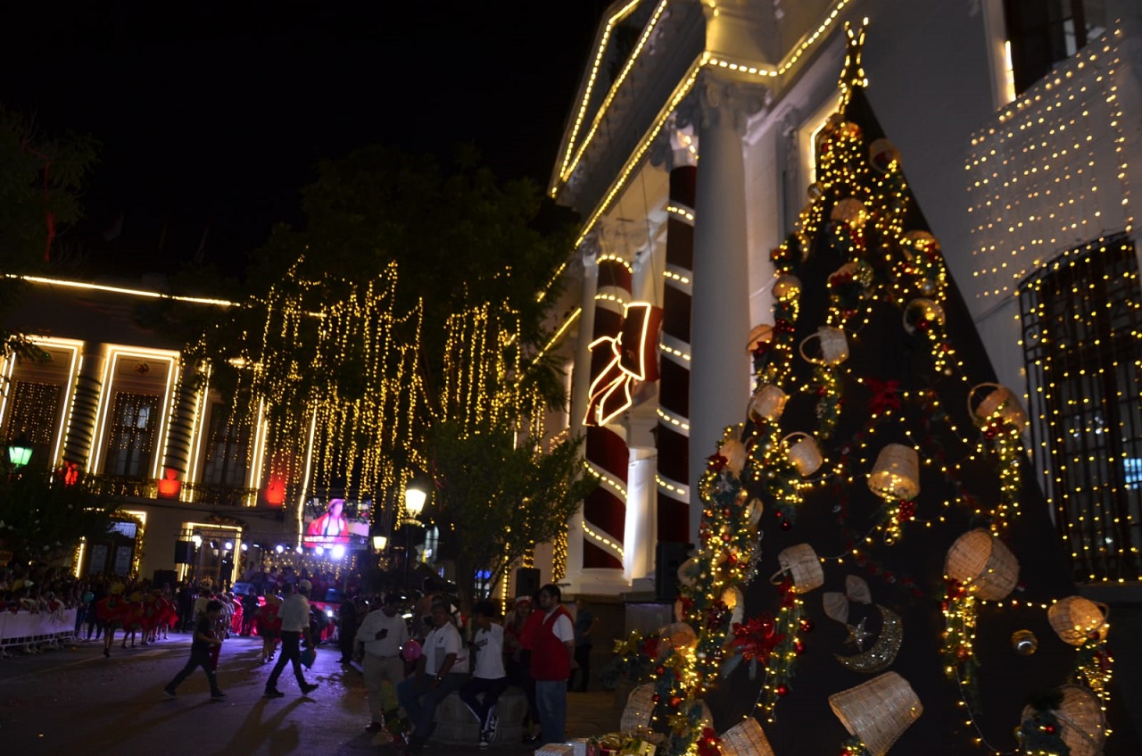 Con majestuoso encendido de luces y espléndida Entrada Navideña la Gobernación inicia actividades de la Navidad 2023