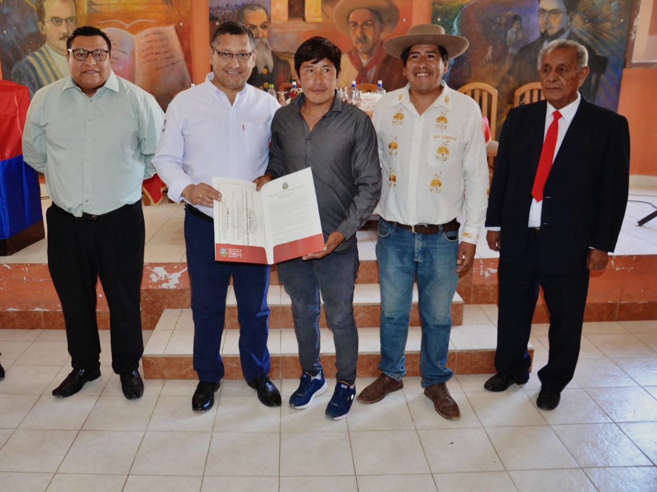 Gobernador firma convenio y entrega personerías jurídicas en San Lorenzo por aniversario del natalicio de Eustaquio Méndez