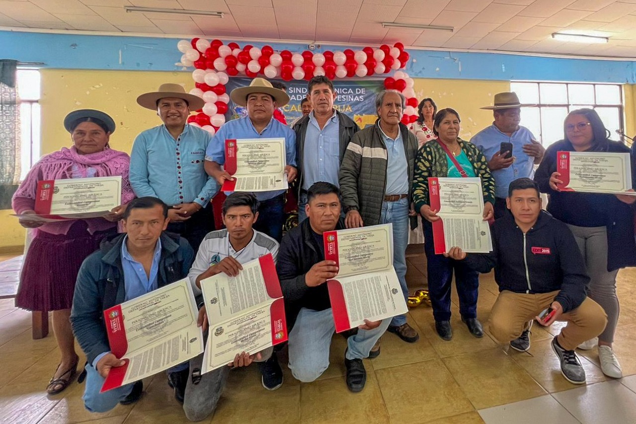 Gobernación entrega Personerías Jurídicas a siete comunidades campesinas de Cercado en su 59 aniversario