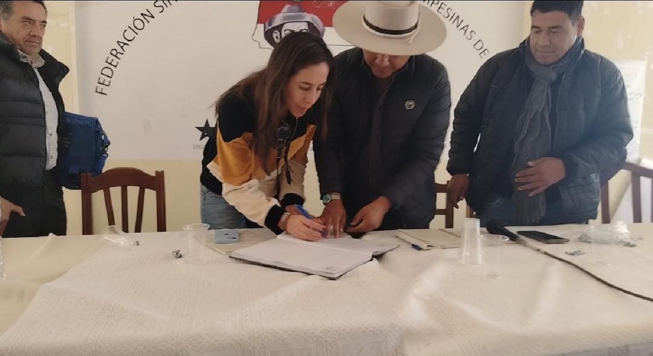 LA GOBERNACIÓN Y LA FEDERACIÓN DE CAMPESINOS FIRMAN ACTA DE COMPROMISOS ESTRATÉGICOS DE TRABAJO
