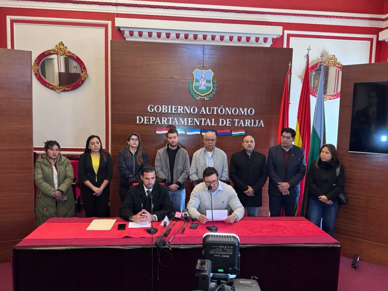 GOBERNACIÓN Y SECTOR PRIVADO PIDEN A BOA MEDIDAS URGENTES PARA RECUPERAR LA CONECTIVIDAD AÉREA DE TARIJA