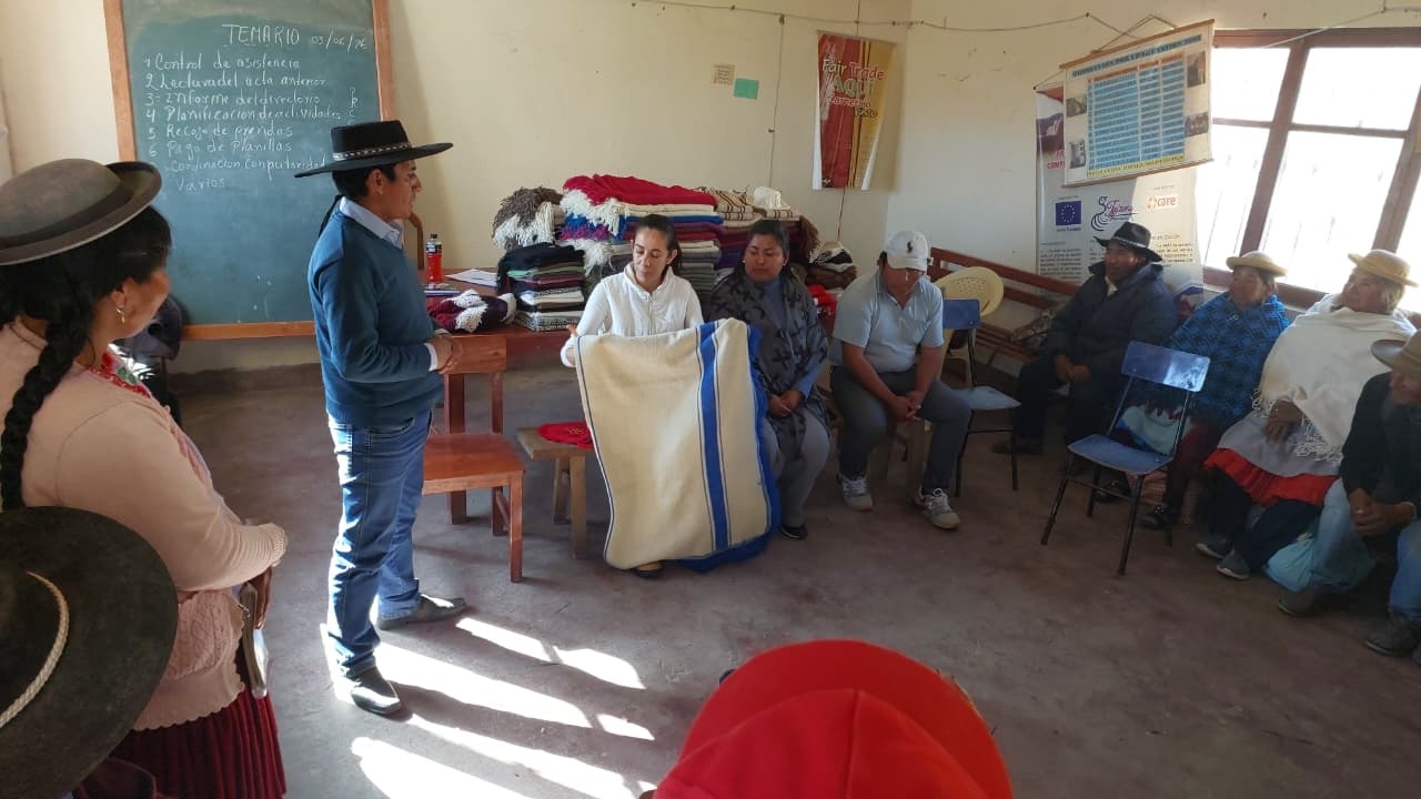Gobernadora se reunió con artesanos de Yunchará para promocionar sus productos